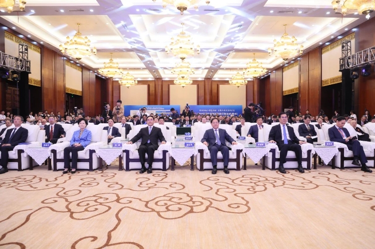 https://www.miit.gov.cn/cms_files/filemanager/1226211233/picture/20243/Sbd77973a24fb4f7da6433a7e1027cb95-750.jpg